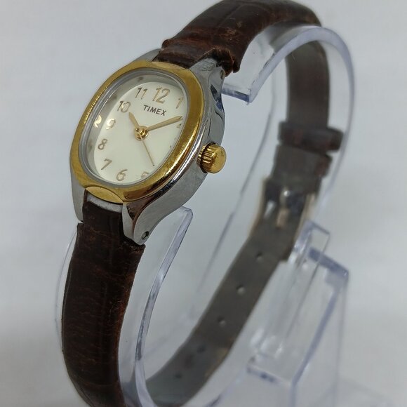 Timex LL Women's 19 mm Two Tone Quartz Watch NEW BATTERY - Picture 1 of 11